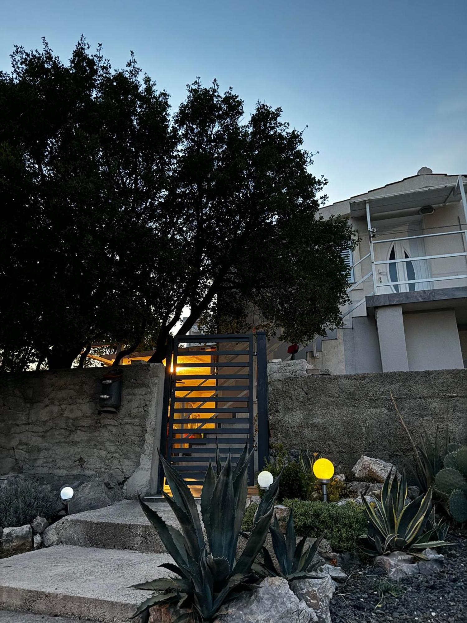 Apartments Tea Karlobag Exterior photo